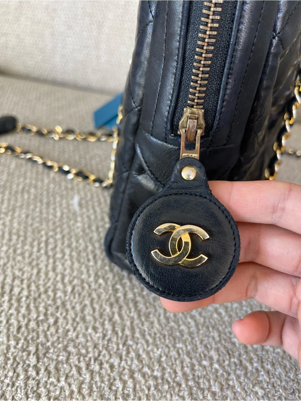 Beautiful Chanel Quilted Lambskin Leather Black Shoulder Bag Tote Gold tone HW